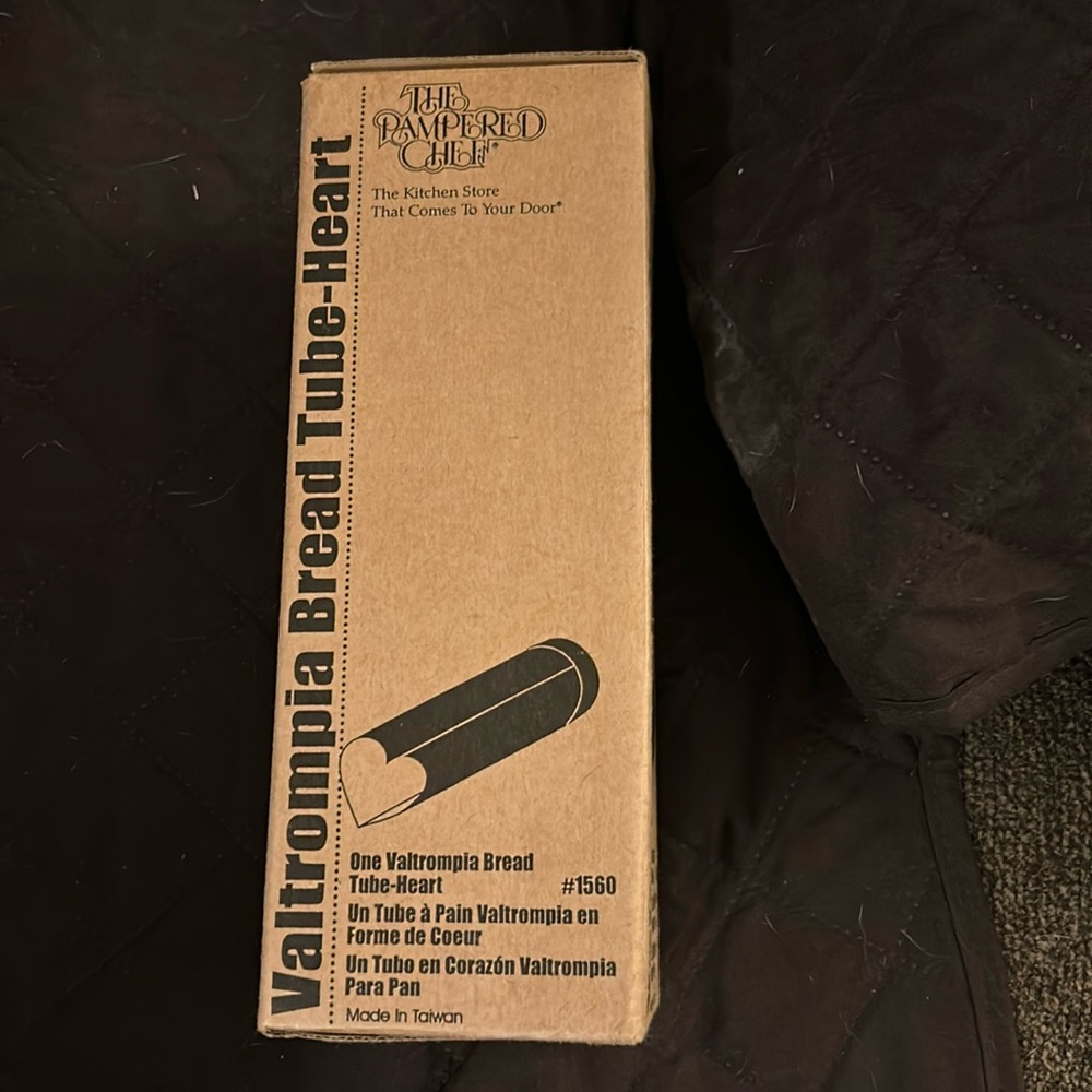 Pampered chef valtrompia heart shaped bread tube.